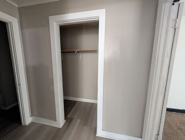 Building Photo - 1 Bedroom Home Pryor