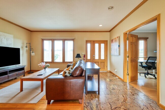 Building Photo - Wine Country Living! Spacious 4 bedroom 2....
