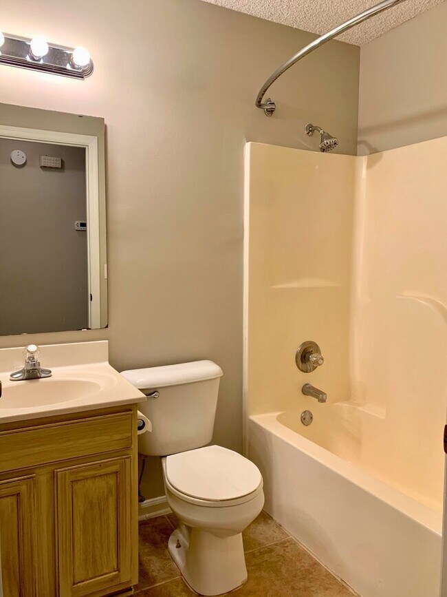 Building Photo - 4/2 with fenced in yard!