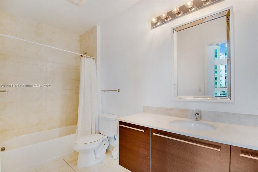 2nd Bathroom - 1900 N Bayshore Dr