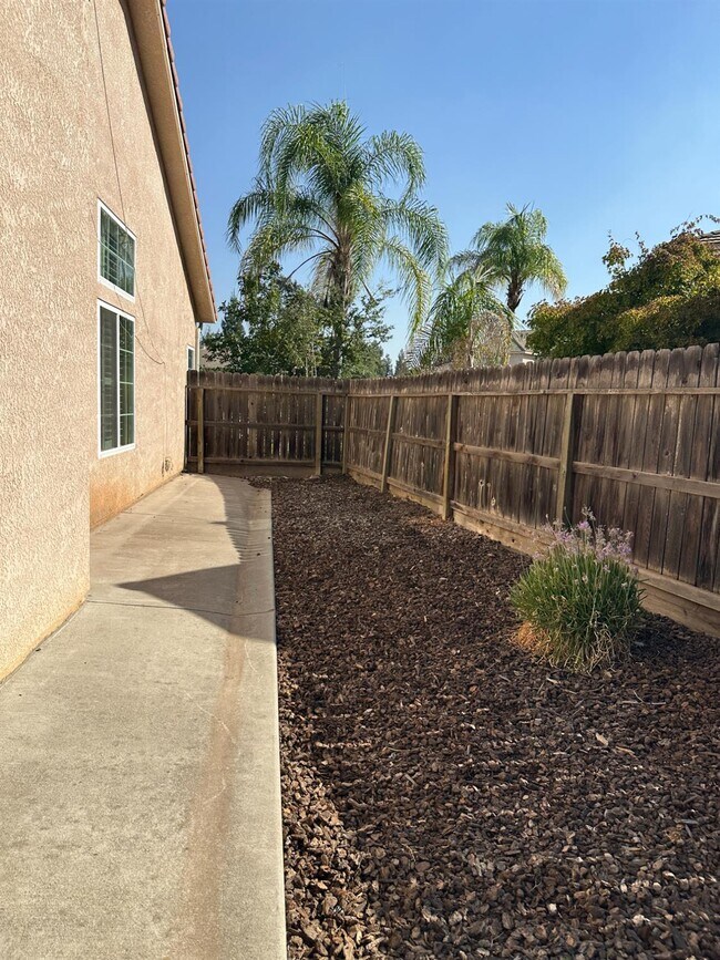 Building Photo - 2136 E Turnberry Ave