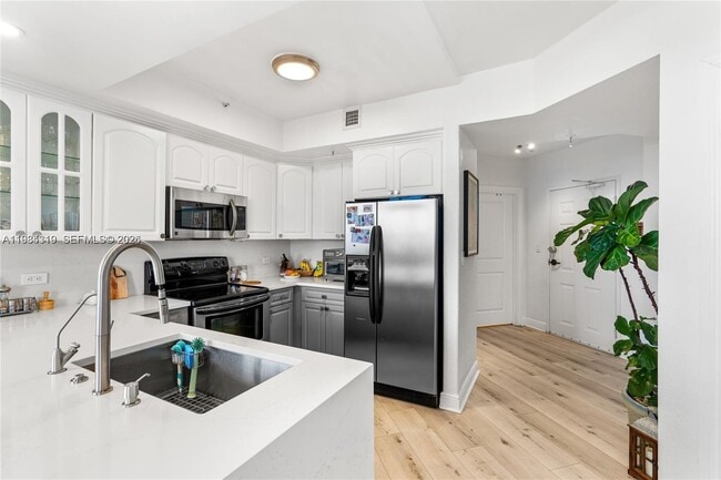 Building Photo - 2301 SW 27th Ave