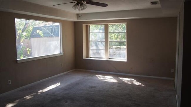 Building Photo - 5216 Mallory Dr