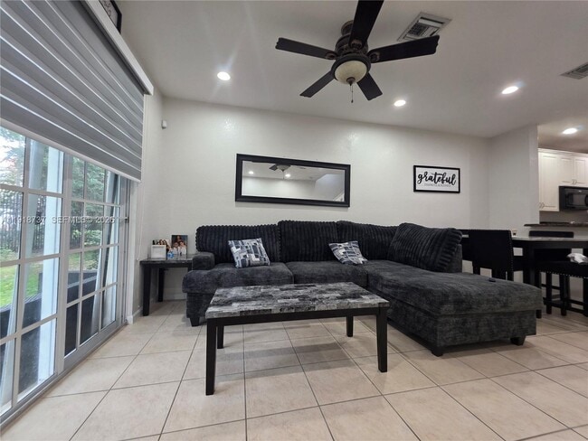 Building Photo - 2612 SW 81st Terrace