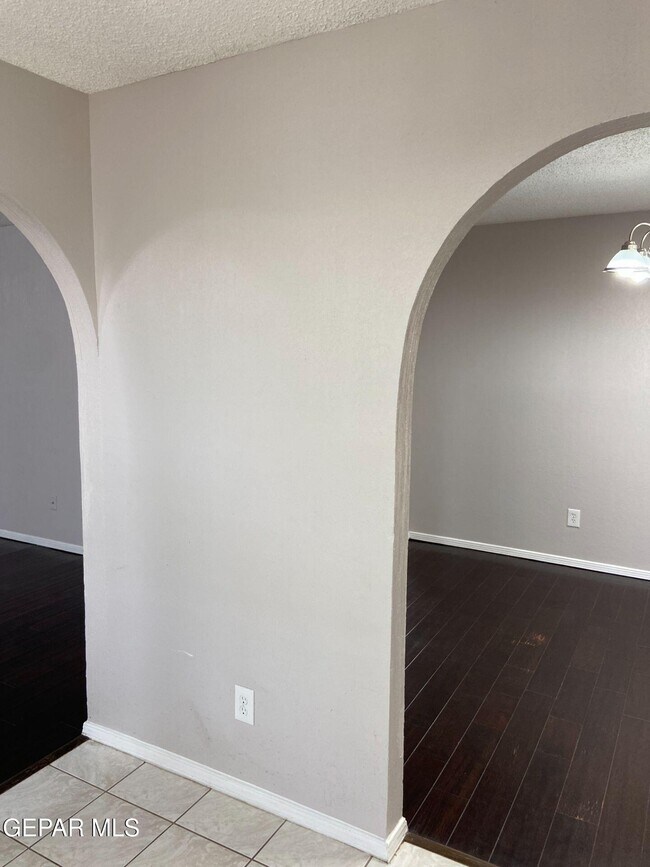 Building Photo - 6721 El Parque Dr