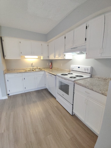 Building Photo - 29 Fonda Dr