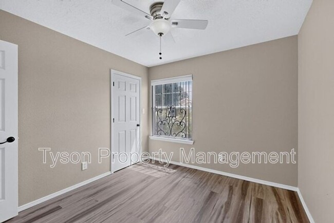 Building Photo - 1409 Stoneway Dr NW