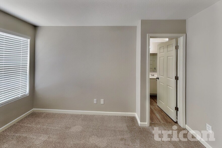 Building Photo - 758 Sinclair Dr