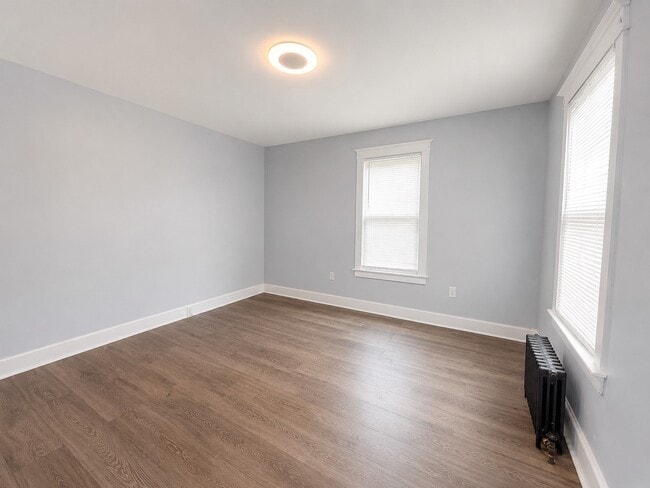 Building Photo - 27 2nd St