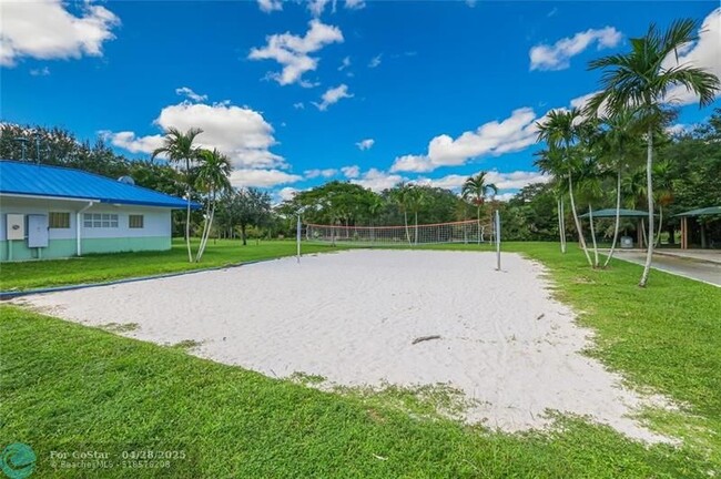 Building Photo - 3150 N Palm Aire Dr