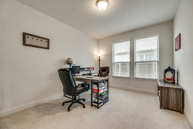 Building Photo - Charming 3-Bedroom Retreat with 2 Full Baths in Roanoke