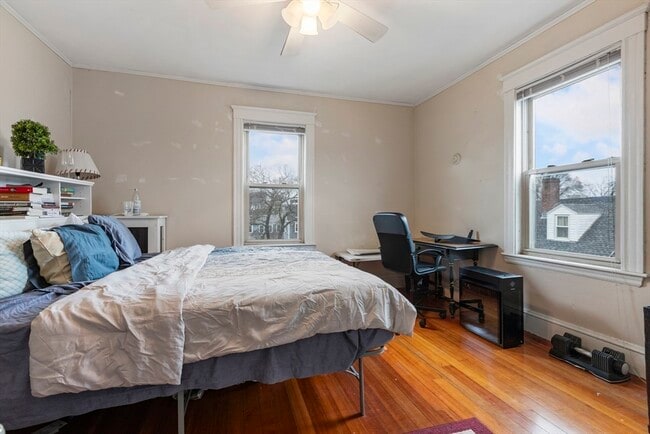Building Photo - 8 Hallet St