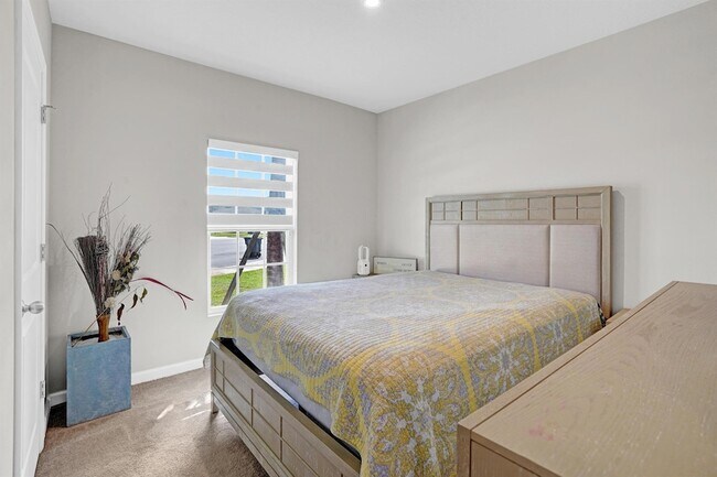 Building Photo - 712 Pomegranate Pl