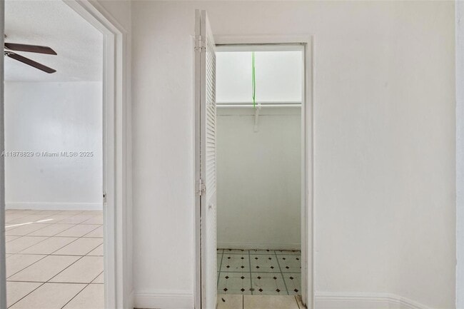 Building Photo - 3571 SW 10th St