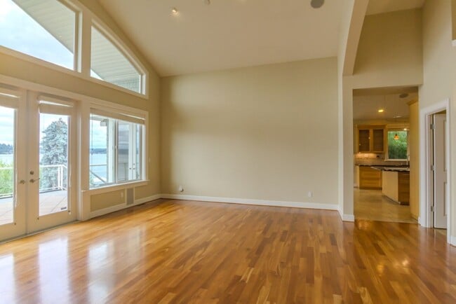 Building Photo - 4Bd/4Ba Seattle Home
