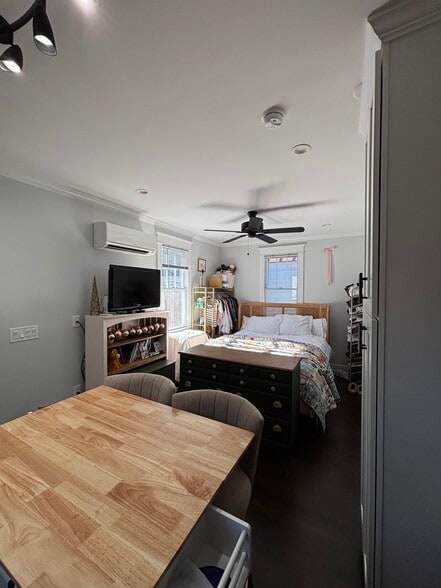 Building Photo - 25 Kennedy St