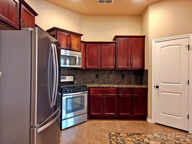 Building Photo - 7305 Bellini St