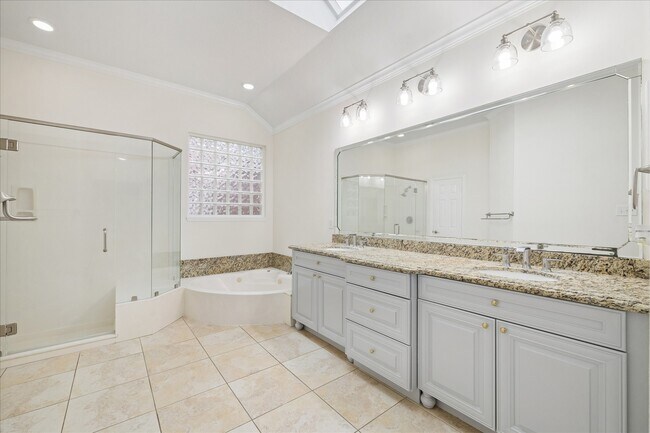 Building Photo - 1523 Orchard Park Dr