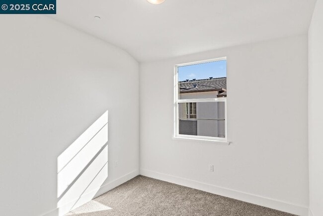 Building Photo - 725 Delve Ct