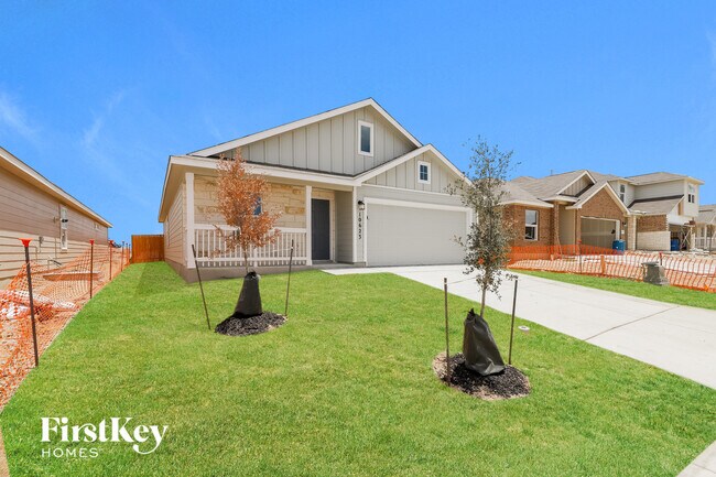 Building Photo - 10623 Vinateros Dr