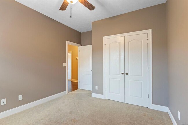 Building Photo - 704 Briarcliff Pl