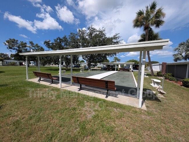 Building Photo - 207 Dolphin Dr N