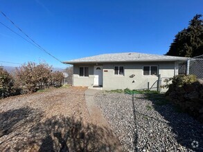 Building Photo - 3 Bedroom House For Rent In The Dalles