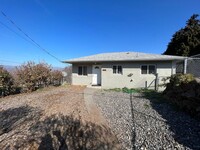 Building Photo - 3 Bedroom House For Rent In The Dalles