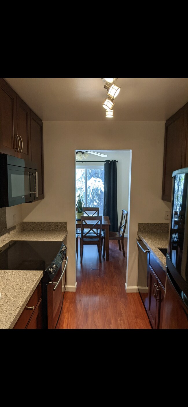 Building Photo - 310 N Civic Dr