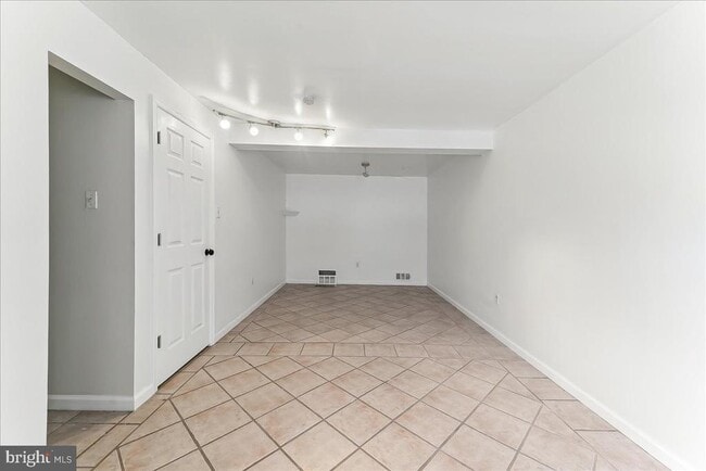 Building Photo - 529 W Marshall St