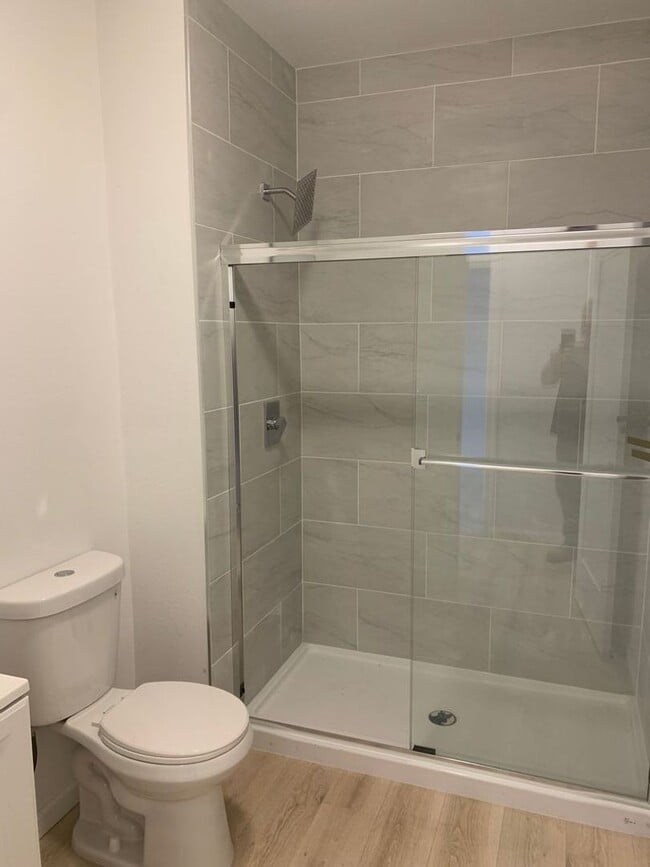 Building Photo - Modern 2-Bedroom Unit – $2,200/month