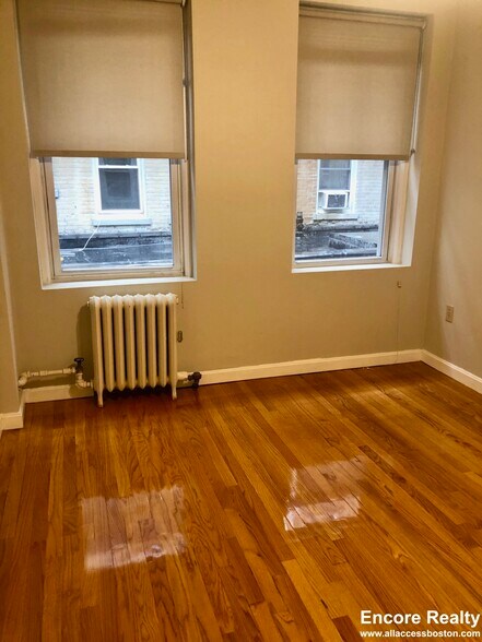 Building Photo - 220 Hanover St