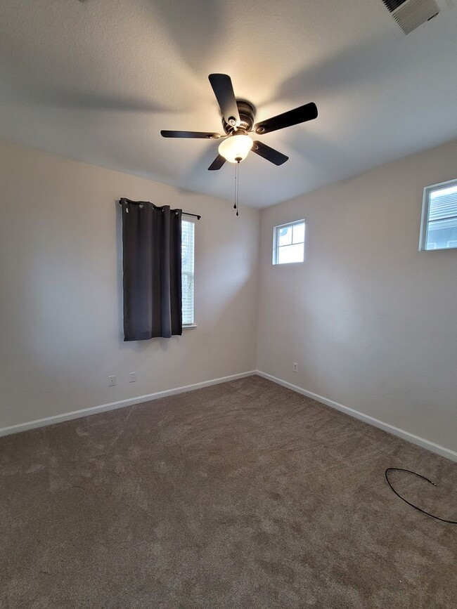 Building Photo - Beautiful 4-Bedroom Brentwood Home on Corn...