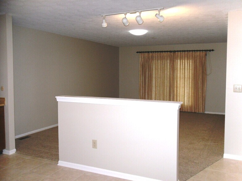 Building Photo - 1130 Cymar Dr E
