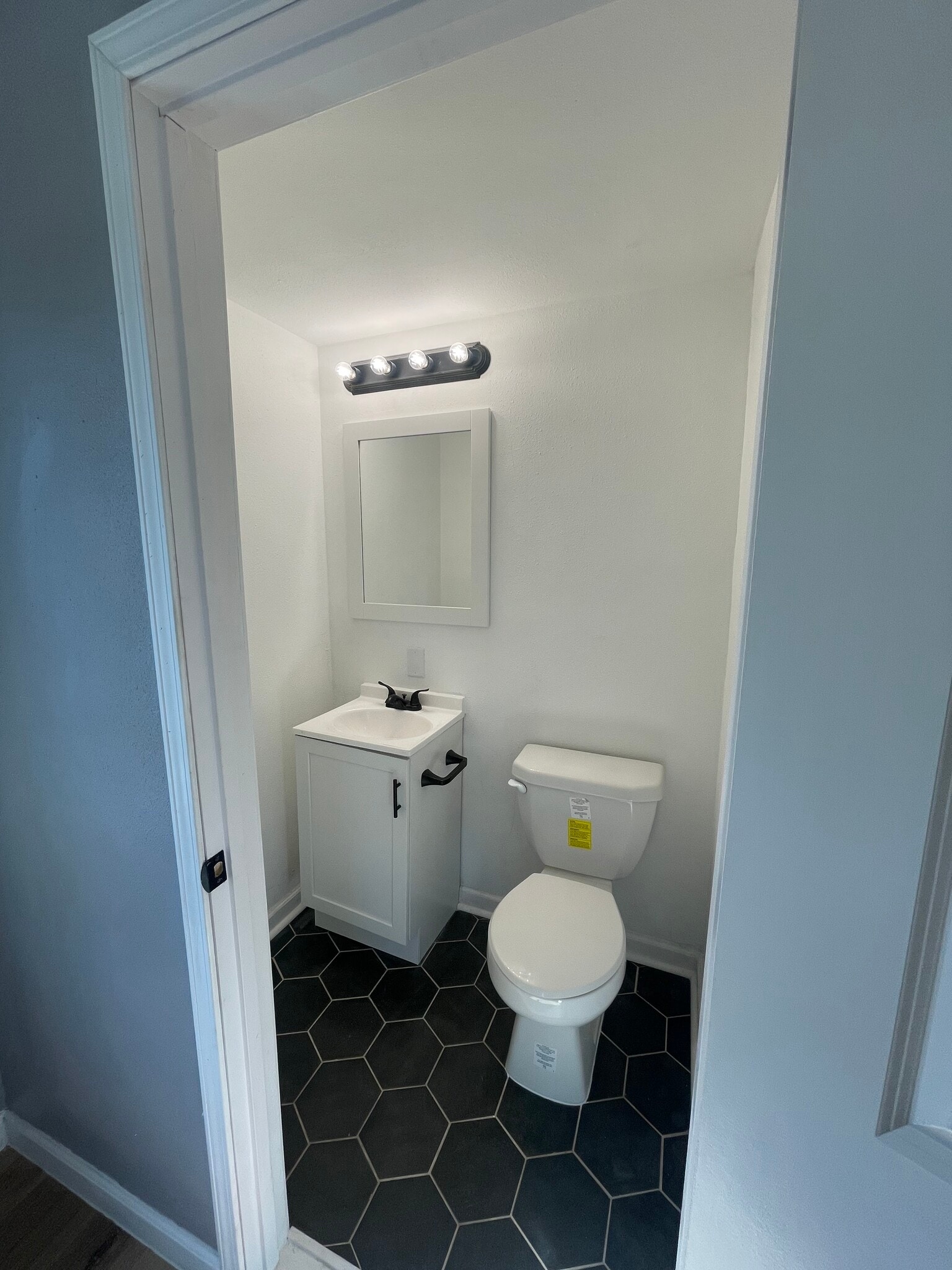 Half bathroom - 1233 N Spanish St