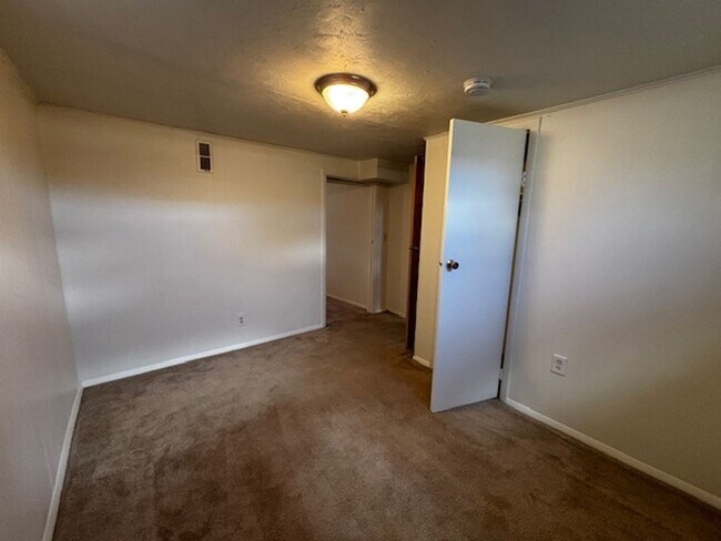 Building Photo - 4 Bedroom 2 Bath Single Family Home In South Cheyenne