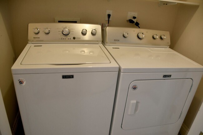 Building Photo - Remodeled 4BR/3BA Home Near Glen Park BART