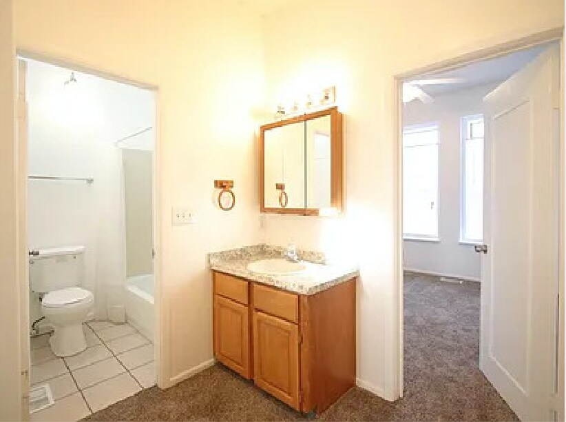 Building Photo - 728 28th St