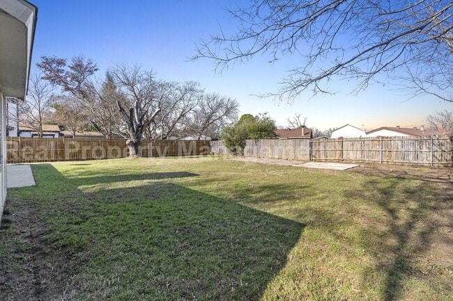 Building Photo - 3807 Glengate Dr