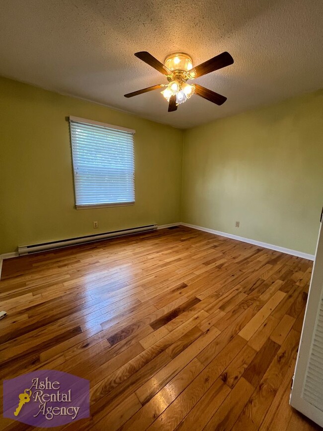 Building Photo - Charming 3bd/2ba House In West Jefferson
