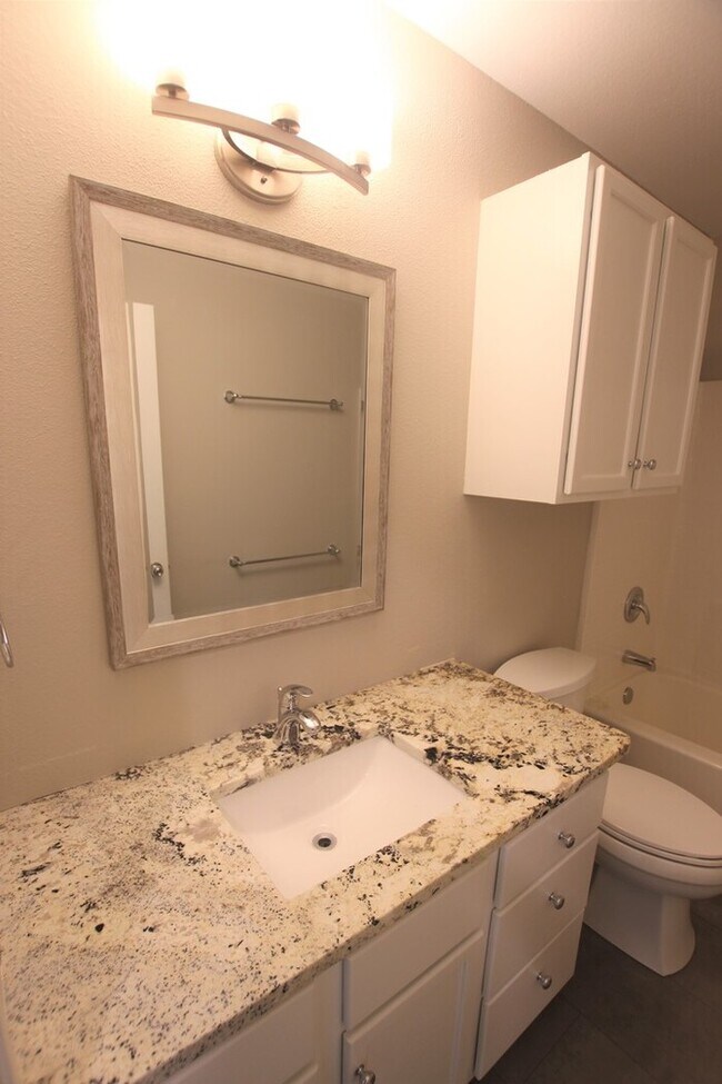 Building Photo - 3 Bedroom 2 Bath in Whitehouse ISD!