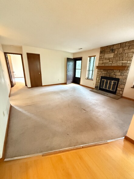 Building Photo - 6262 Willow Ln
