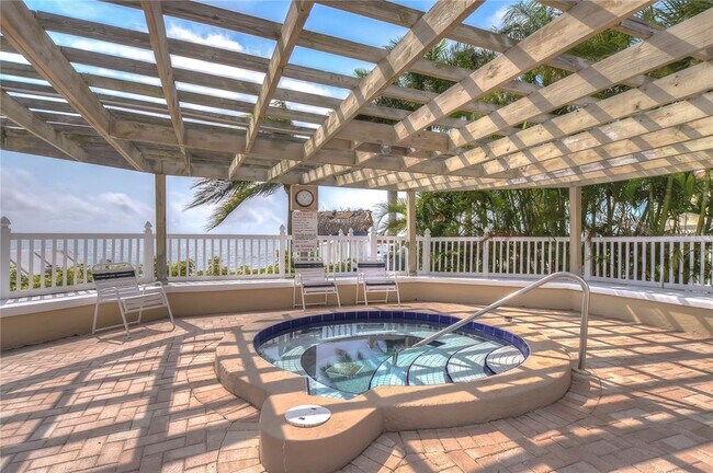 Building Photo - 6322 Palma Del Mar Blvd S