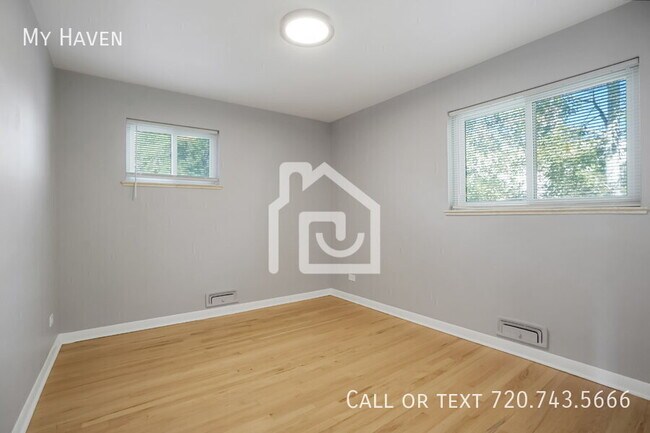 Building Photo - 2061 S Wolff St