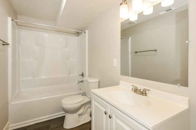 Building Photo - 4621 S W Pk Dr