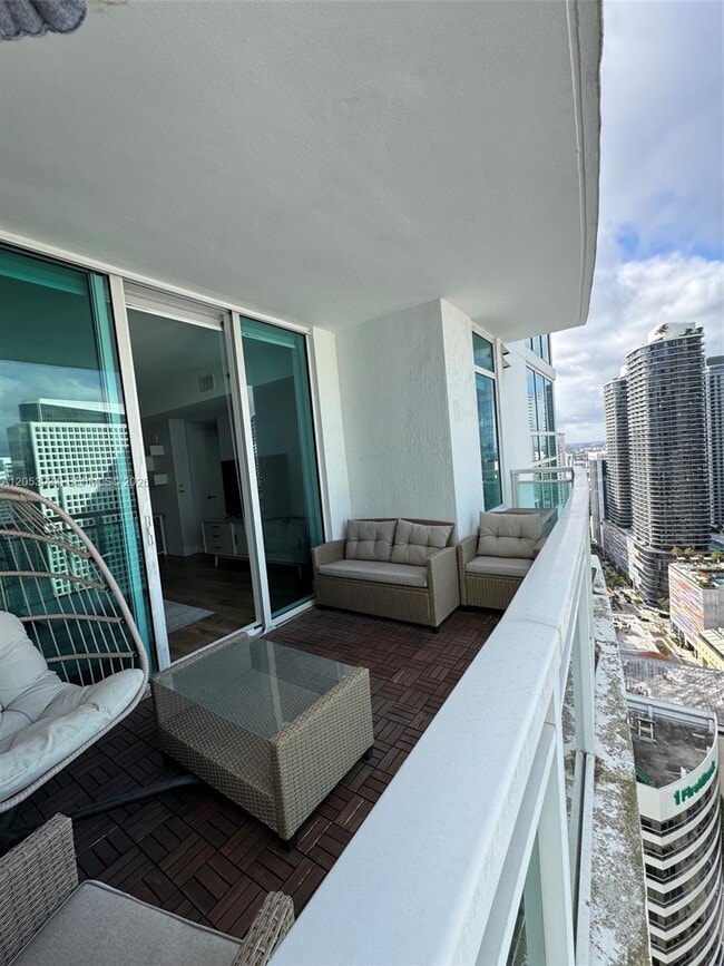 Building Photo - 951 Brickell Ave