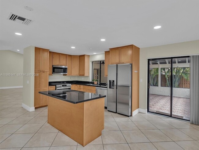 Building Photo - 2158 Baton Rouge