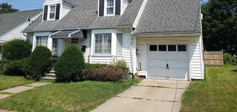 Building Photo - 35 Riverview Ave