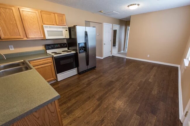 Building Photo - 1900 Lee Rd 61