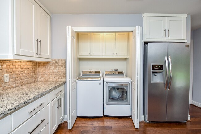 Building Photo - 5815 Dryad Dr